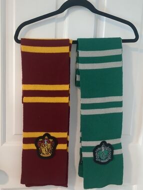 Harry Potter ScarfsKids Maroon & Gold Striped Knit Scarf - School-Inspired Style